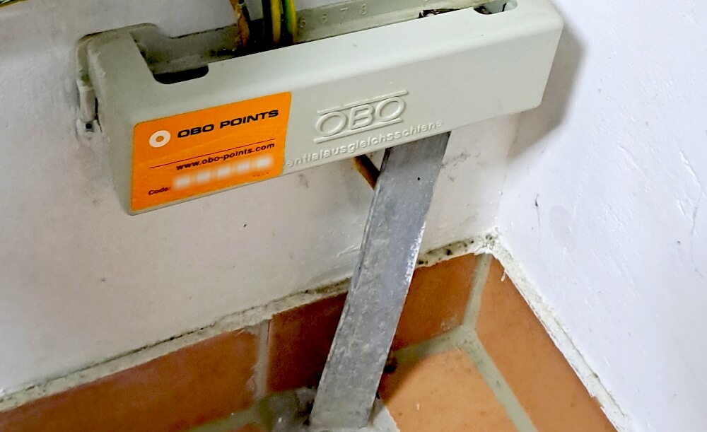 Hauserdung selbst installieren oder Fachbetrieb? Kosten, Sicherheit & Vergleich